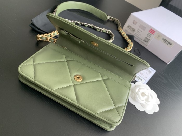  Handbag  Chanel 0957 size 19 cm 