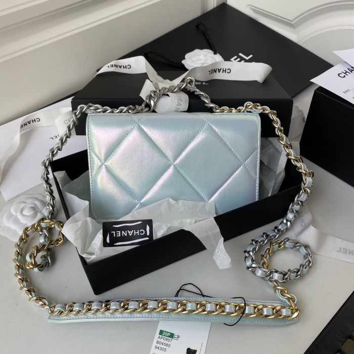  Handbag  Chanel size 19 cm