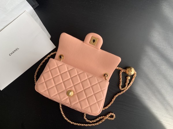  Handbag  Chanel size  20 cm