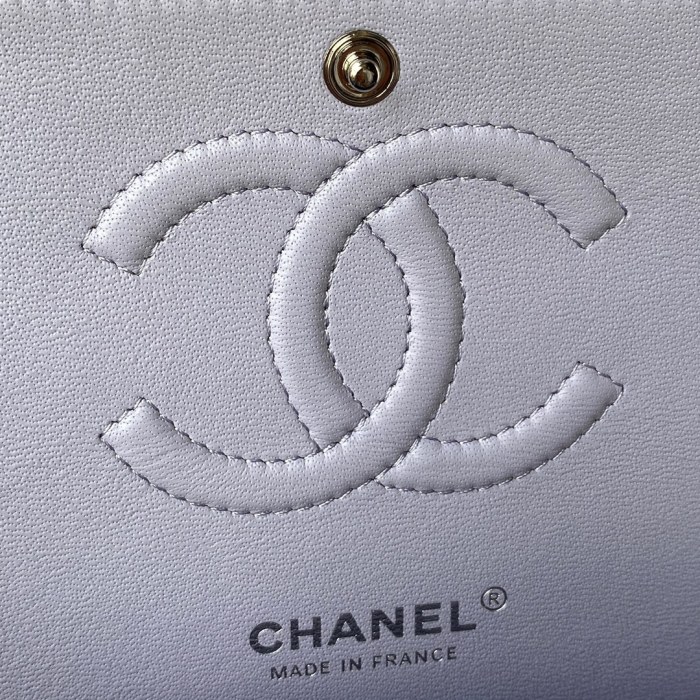  Handbag  Chanel A01112 size  15.5x25.5x6.5 cm