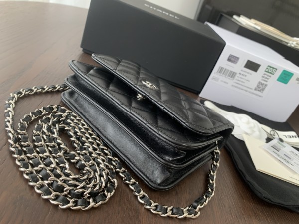  Handbag  Chanel size 15cmx10cm x3.5 cm 