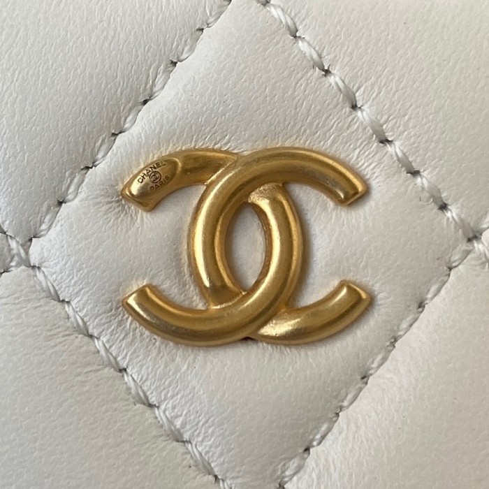  Handbag  Chanel AS2463 size 14x10x5.5 cm