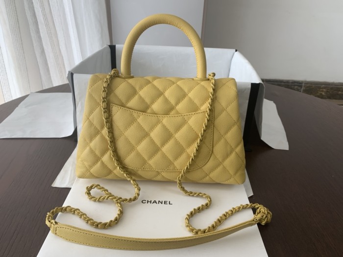  Handbag Chanel  size 13cmx19cmx9 cm