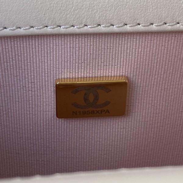  Handbag  Chanel AS3018 size 18x13x6.5 cm