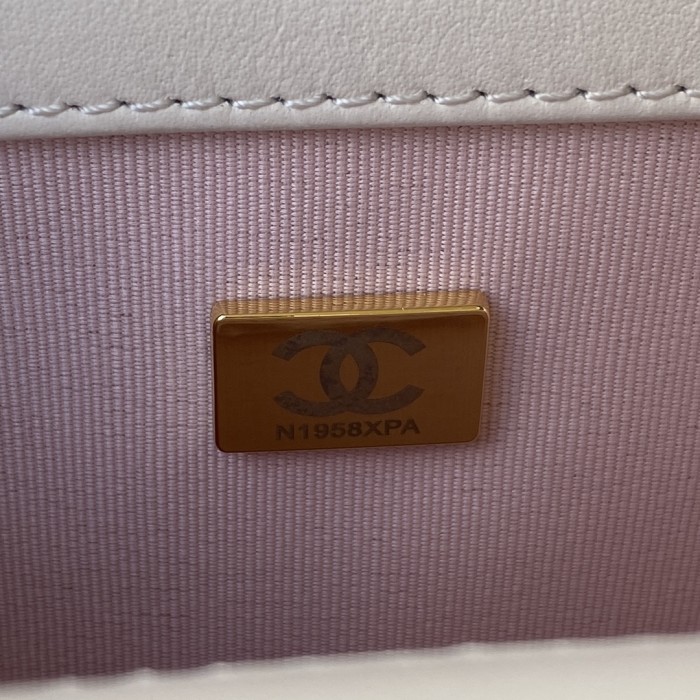  Handbag  Chanel AS3018 size 18x13x6.5 cm