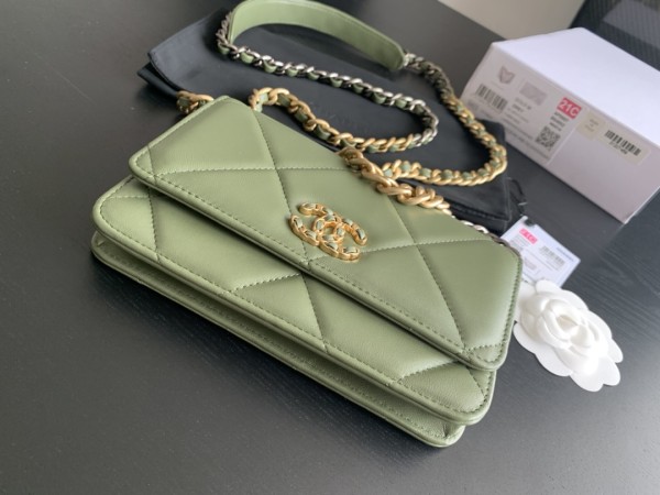  Handbag  Chanel 0957 size 19 cm 