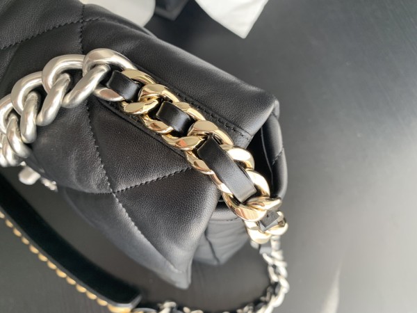  Handbag  Chanel size 26cmx16cmx9 cm 