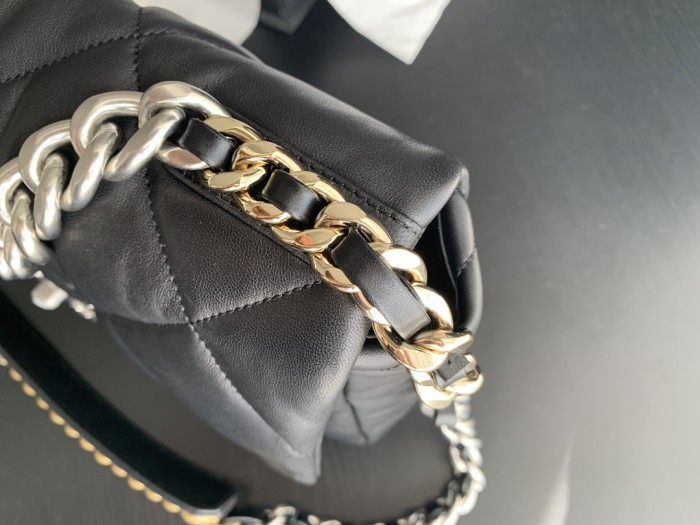  Handbag  Chanel size 26cmx16cmx9 cm 