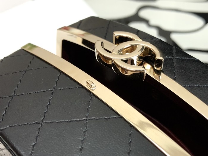  Handbag Chanel size 12.7*12.7*7.6* cm 