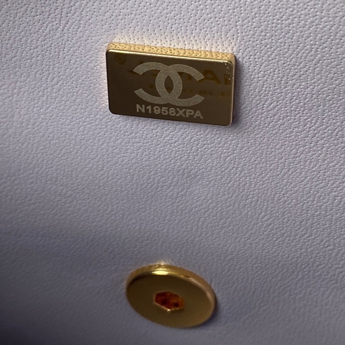  Handbag  Chanel size 17 cm