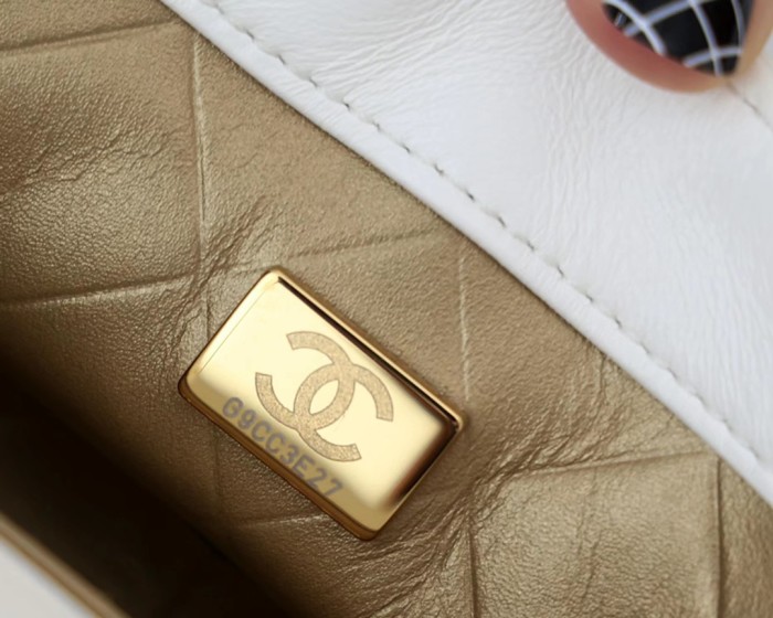  Handbag Chanel  size 19x11x8 cm