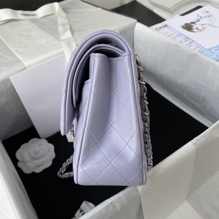  Handbag  Chanel A01112 size  15.5x25.5x6.5 cm