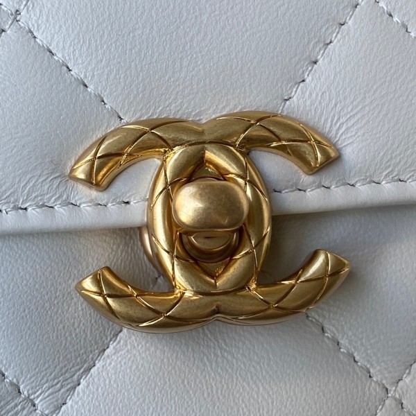  Handbag  Chanel AS3011 size 21x13x7 cm