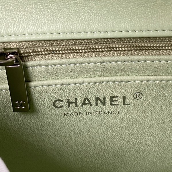  Handbag  Chanel size 20 cm 