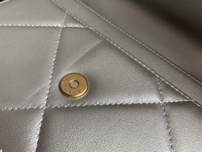  Handbag  Chanel 0957 size 19 cm  