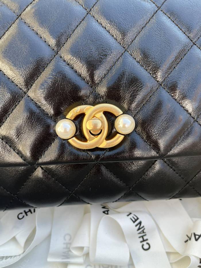  Handbag  Chanel size 23 cm