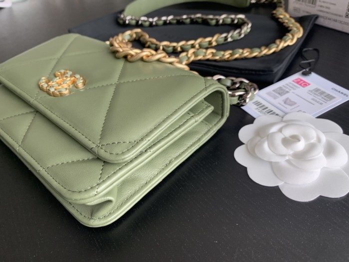  Handbag  Chanel 0957 size 19 cm 