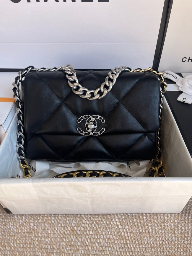  Handbag  Chanel size 26cm／30 cm 