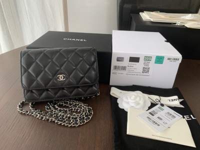  Handbag  Chanel size 15cmx10cm x3.5 cm 