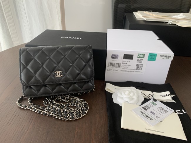  Handbag  Chanel size 15cmx10cm x3.5 cm 