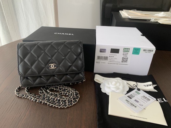  Handbag  Chanel size 15cmx10cm x3.5 cm 