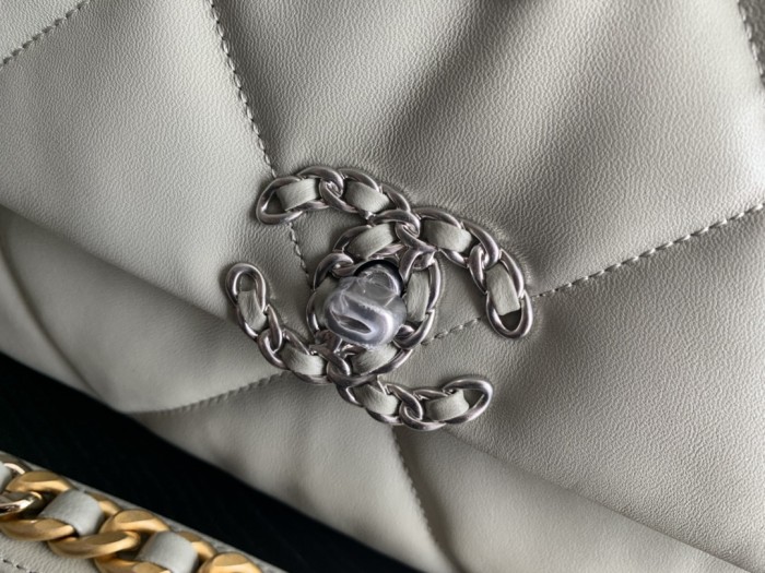  Handbag  Chanel size 26cmx16cmx9 cm 