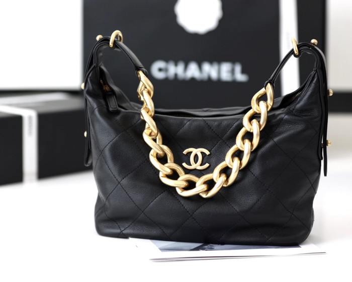  Handbag  Chanel AS2910 size 28x17x9 cm 