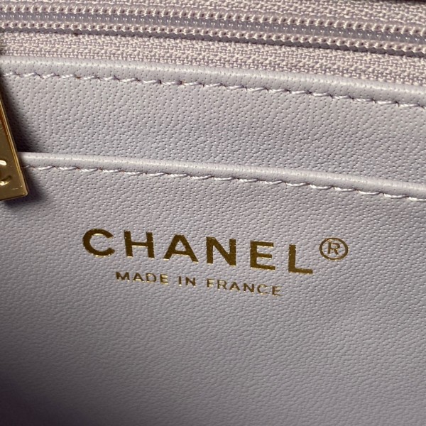  Handbag  Chanel size 17 cm