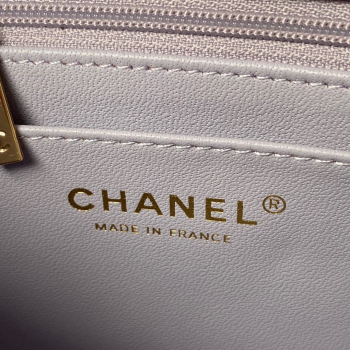  Handbag  Chanel size 17 cm