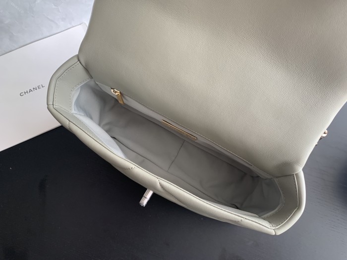  Handbag  Chanel size 26cmx16cmx9 cm 