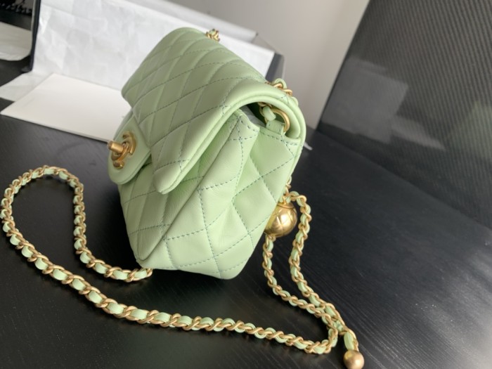  Handbag  Chanel  size 17 cm