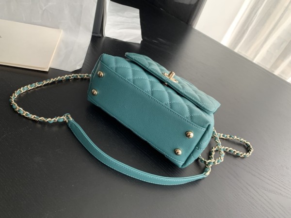  Handbag  Chanel 2215 size 19 cm