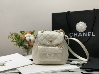 Handbag  Chanel  size 18×18×12 cm 
