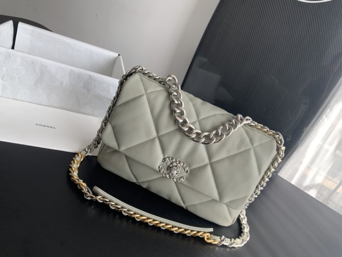  Handbag  Chanel size 26cmx16cmx9 cm 
