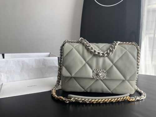  Handbag  Chanel size 26cmx16cmx9 cm 