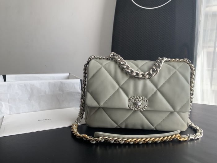  Handbag  Chanel size 26cmx16cmx9 cm 