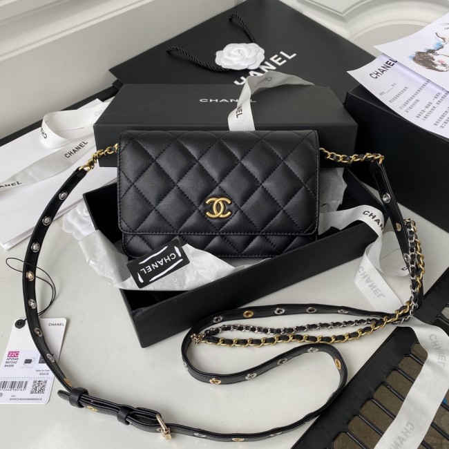  Handbag  Chanel AP2548 size 12.3x19.2x3.5 cm  