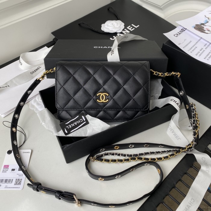  Handbag  Chanel AP2548 size 12.3x19.2x3.5 cm  