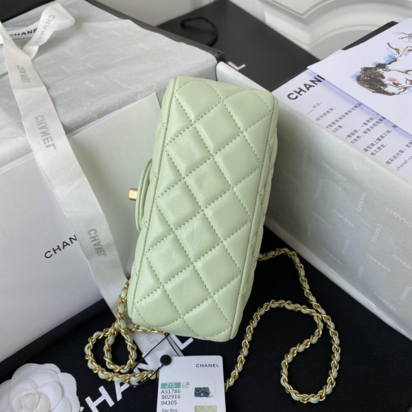  Handbag Chanel size 17 cm