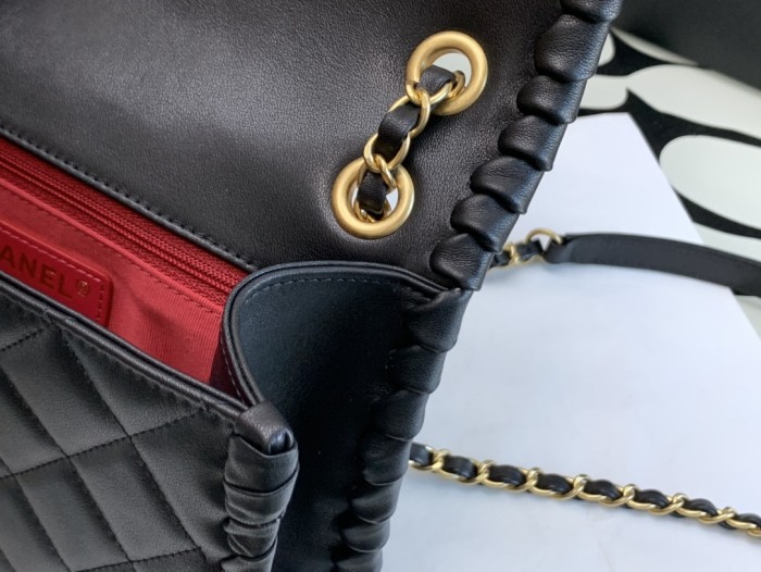  Handbag  Chanel  99119  size 22 cm