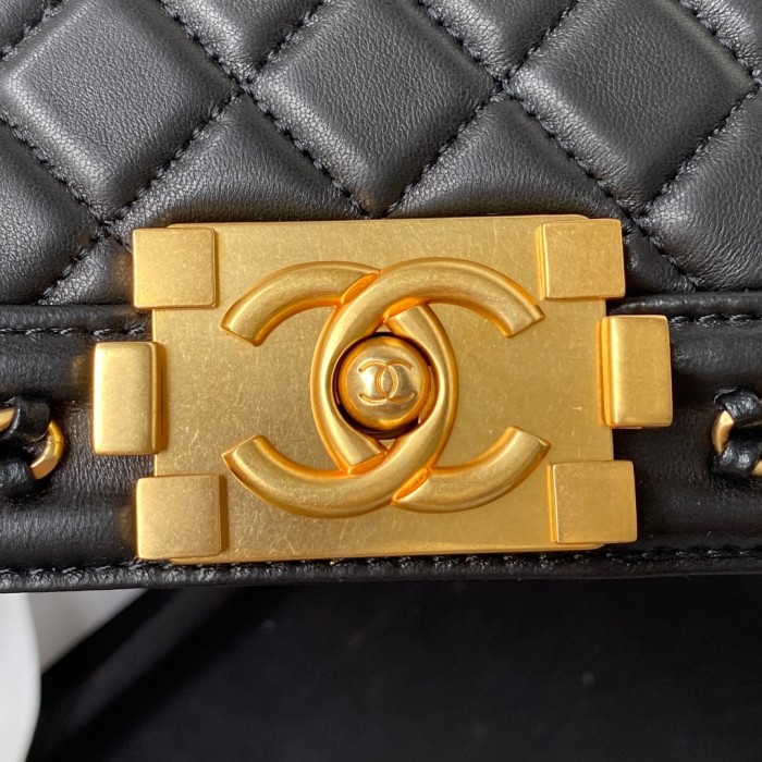  Handbag  Chanel size  20/25 cm