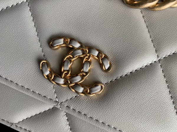 Handbag  Chanel 0957 size 19 cm 