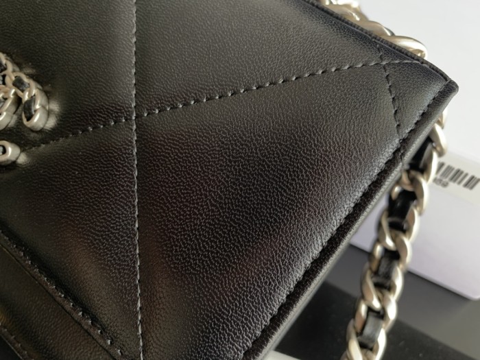 Handbag  Chanel  0957 size 19 cm