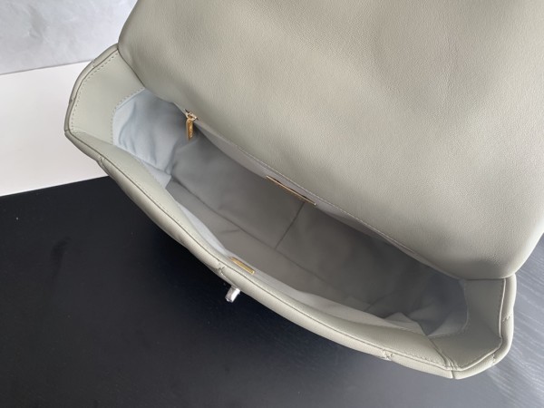  Handbag  Chanel size 26cmx16cmx9 cm 