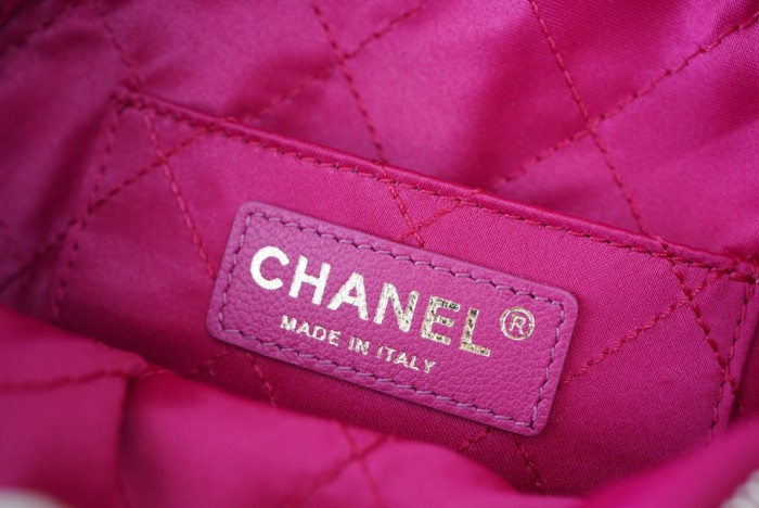  Handbag  Chanel  AS2201 size  20cmx20cmx5 cm