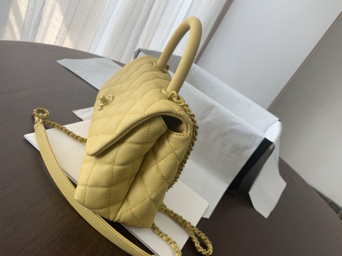  Handbag Chanel  size 13cmx19cmx9 cm