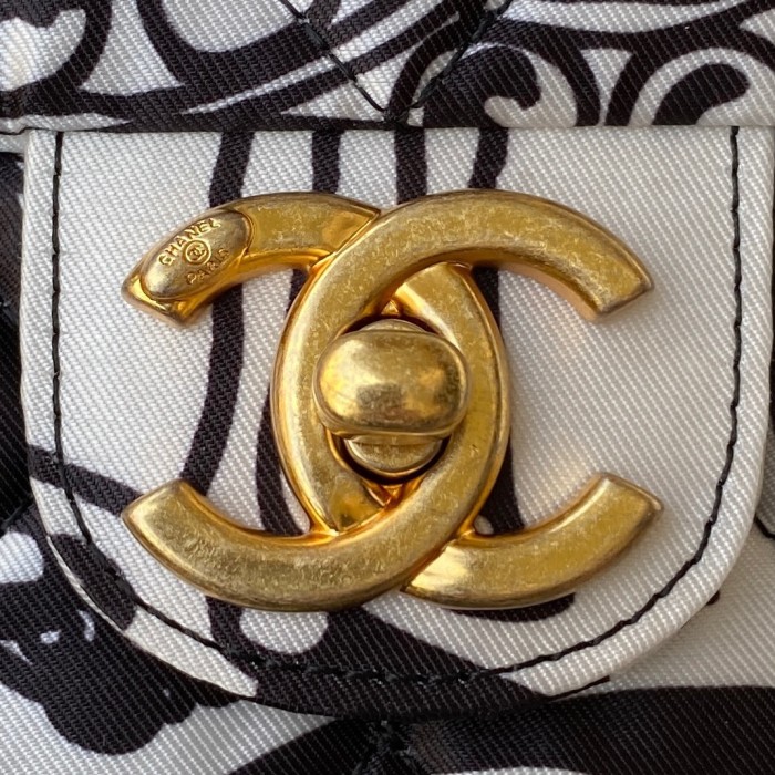  Handbag Chanel AS3004 size 15X20X7 cm