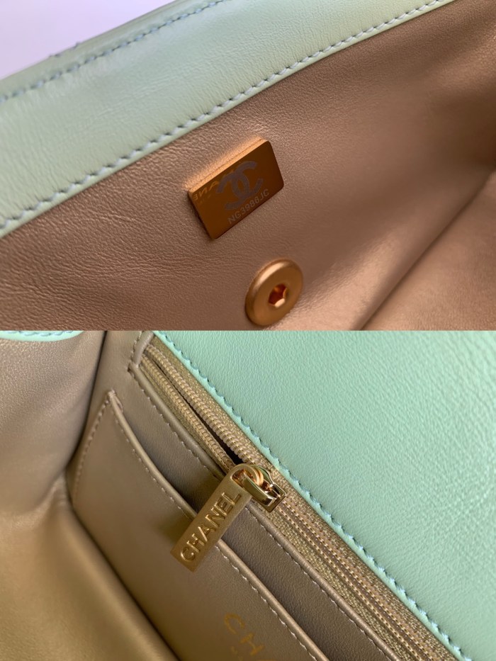  Handbag  Chanel size 17 cm 