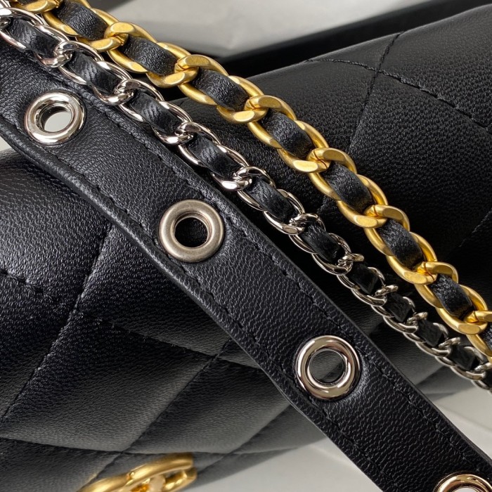  Handbag  Chanel AP2548 size 12.3x19.2x3.5 cm  