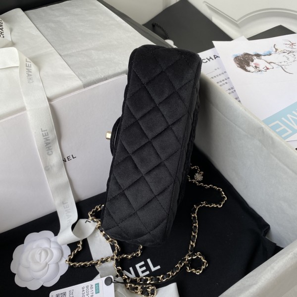  Handbag Chanel size 20x13x7 cm